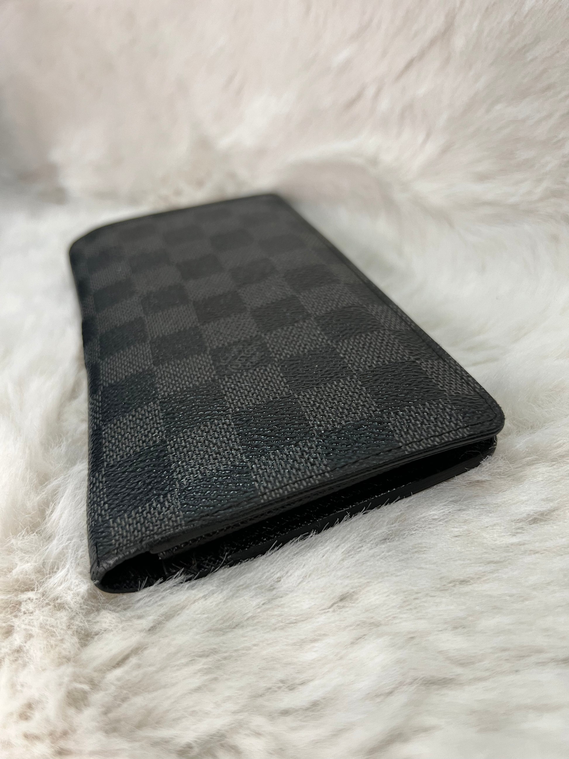 Damier Graphite Portefeuille Brother Wallet - $165 plus $10 shipping – The  Brown Bag Boutique